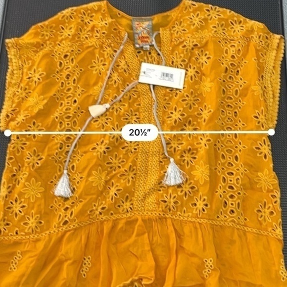 NWT Johnny Was Short Sleeve Eyelet Top Size Large - Picture 9 of 16